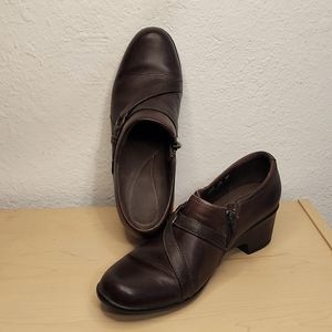 Clarks Bendable Brown Leather Booties Side Zip Chunk Heel Women's 9.5  #26102092